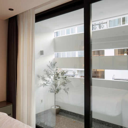 A HOUSE SAIGON: Hanoi Terrace One-Bedroom [LAYOUT 1]
