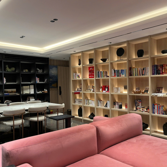 A HOUSE SAIGON: Library Lounge 