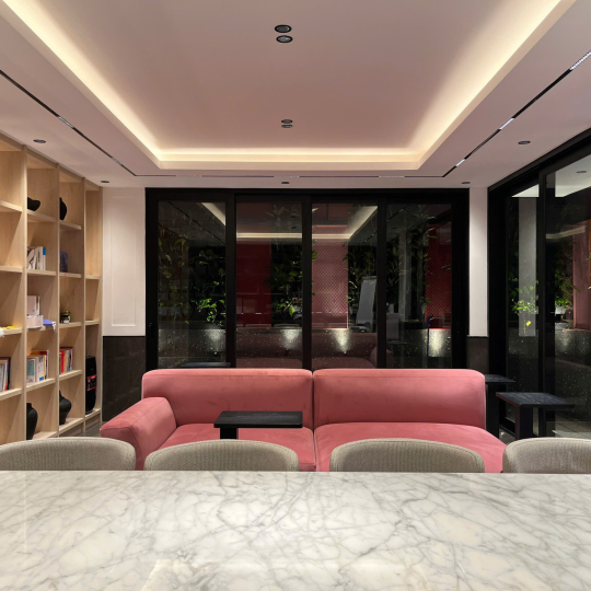 A HOUSE SAIGON: Library Lounge 