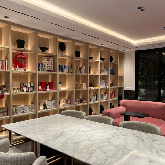 A HOUSE SAIGON: Library Lounge 